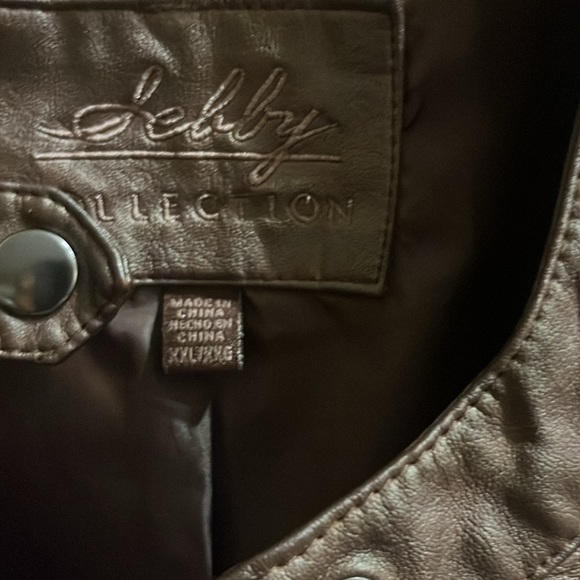 Leather jacket runs small - Picture 2 of 2